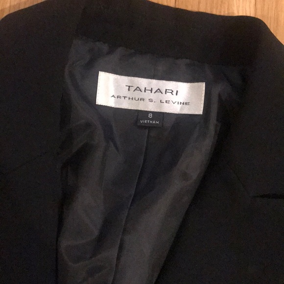Tahari black blazer - Size 8 - Picture 2 of 4